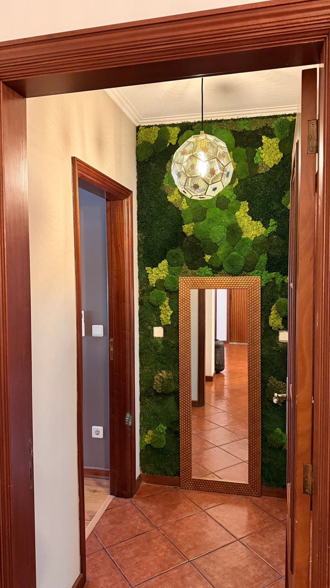 Projeto de Design Biofílico | Jardim Vertical em Hall de Entrada