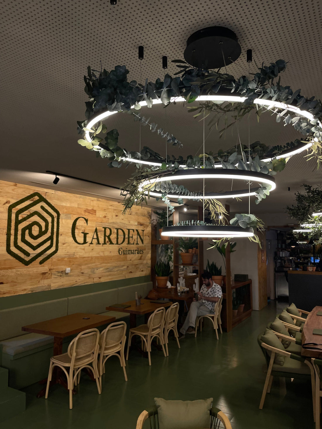 Decoração biofílica | Restaurante Garden Guimarães