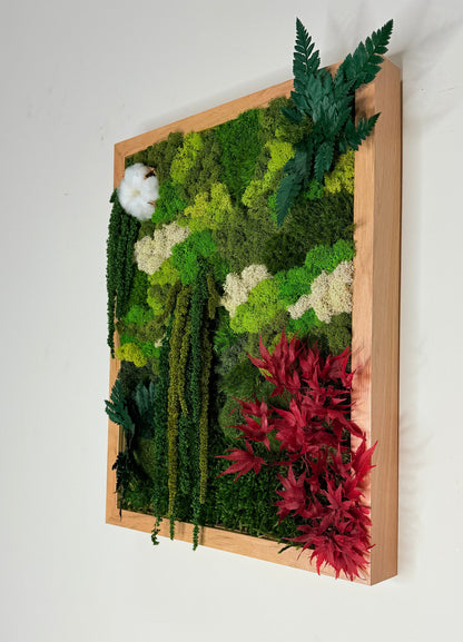 Light wood frame 30x40cm with preserved moss and plants.